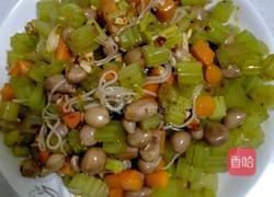 凉拌芹菜花生米胡萝卜的做法图解7