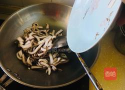 鱿鱼丝炒韭菜的做法图解7