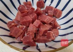 杏鲍菇炒牛肉粒的做法图解1
