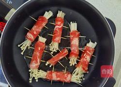 香煎肥牛金针菇卷的做法图解2