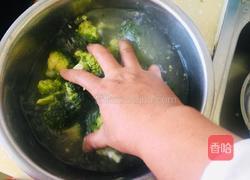 白灼西兰花的做法图解2