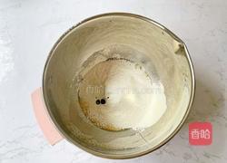 红丝绒奶盖卷的做法图解4