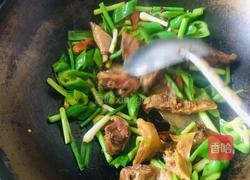 青椒蒜苗炒腊鸭的做法图解7