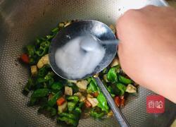 青椒炒鸡丁的做法图解6