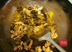 香菇鸡丝酸菜米线的做法图解4