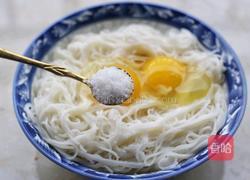 面条鸡蛋饼的做法图解2