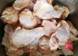 香菇腐竹炖鸡翅根的做法图解5