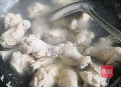 香菇腐竹炖鸡翅根的做法图解6