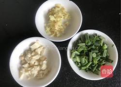 土豆烧鸭肉的做法图解2