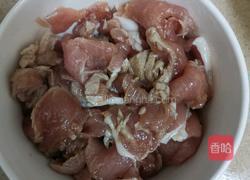 芥兰梗炒肉的做法图解2
