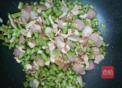 肉沫鸡蛋炒洋葱豆角的做法图解3