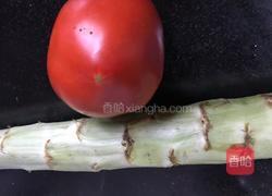 番茄炒莴笋的做法图解1