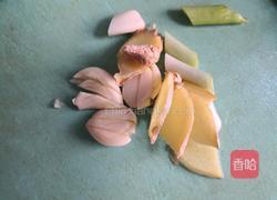 松茸土豆海带炖鸡翅根的做法图解1