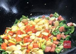 彩蔬炒火腿丁的做法图解11