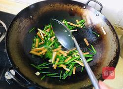 韭菜苔炒豆干的做法图解7