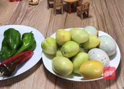 皮蛋炒青番茄的做法图解1