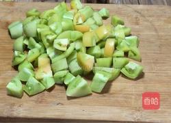 皮蛋炒青番茄的做法图解2