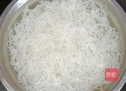 韭菜豆芽炒米粉的做法图解1