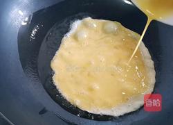 饺子皮版韭菜鸡蛋馅饼的做法图解1