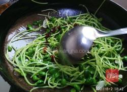 耗油炒豆苗的做法图解8