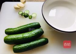 蒜片乳瓜的做法图解1