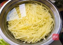 青椒土豆丝的做法图解1