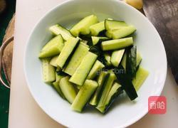 响油黄瓜的做法图解2