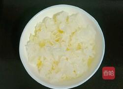 银耳酒酿雪梨甜汤的做法图解1