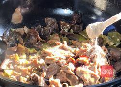 酸辣椒木耳炒牛肉的做法图解15