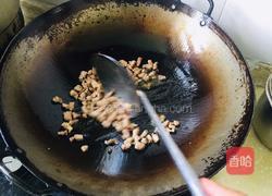 干锅肉丁配土豆四季豆的做法图解6