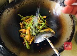 干锅肉丁配土豆四季豆的做法图解9