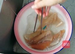 肉皮冻的做法图解1