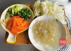 胡萝卜白菜粉条的做法图解2