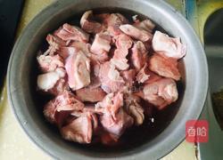 羊肉炖萝卜的做法图解1