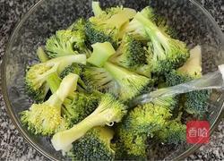 蒜蓉西兰花的做法图解1