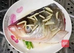 剁椒蒸鱼头的做法图解10