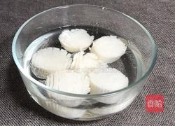 菊花萝卜丸子汤的做法图解2
