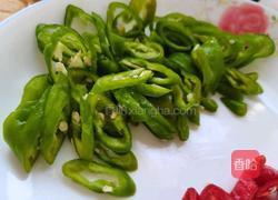 青椒腊肠的做法图解3