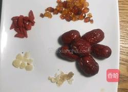 红枣桃胶银耳羹的做法图解1