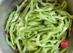 李氏青椒炒肉丝的做法图解1
