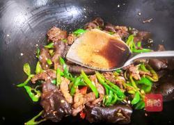 木耳辣椒炒肉的做法图解7
