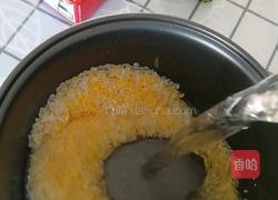 牛肉窝蛋二米粥的做法图解1