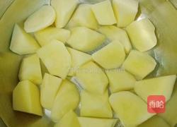 鸡翅炖土豆的做法图解1