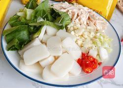 鸡肉丝炒年糕的做法图解1
