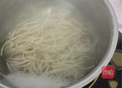 虾仁紫菜清汤面的做法图解2