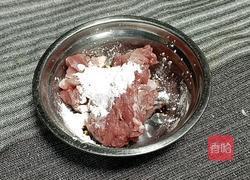 金针菇番茄肉片汤的做法图解1