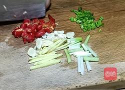 腊肉狼牙萝卜条的做法图解3