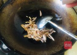 蒜苔炒肉丝的做法图解2