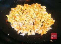 豌豆玉米五彩炒饭的做法图解3