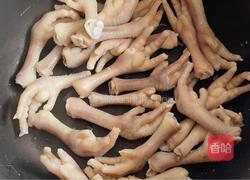 鸡爪焖黄豆的做法图解3